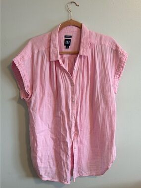 GAP Women’s Short-Sleeve Pink Button-Down Shirt